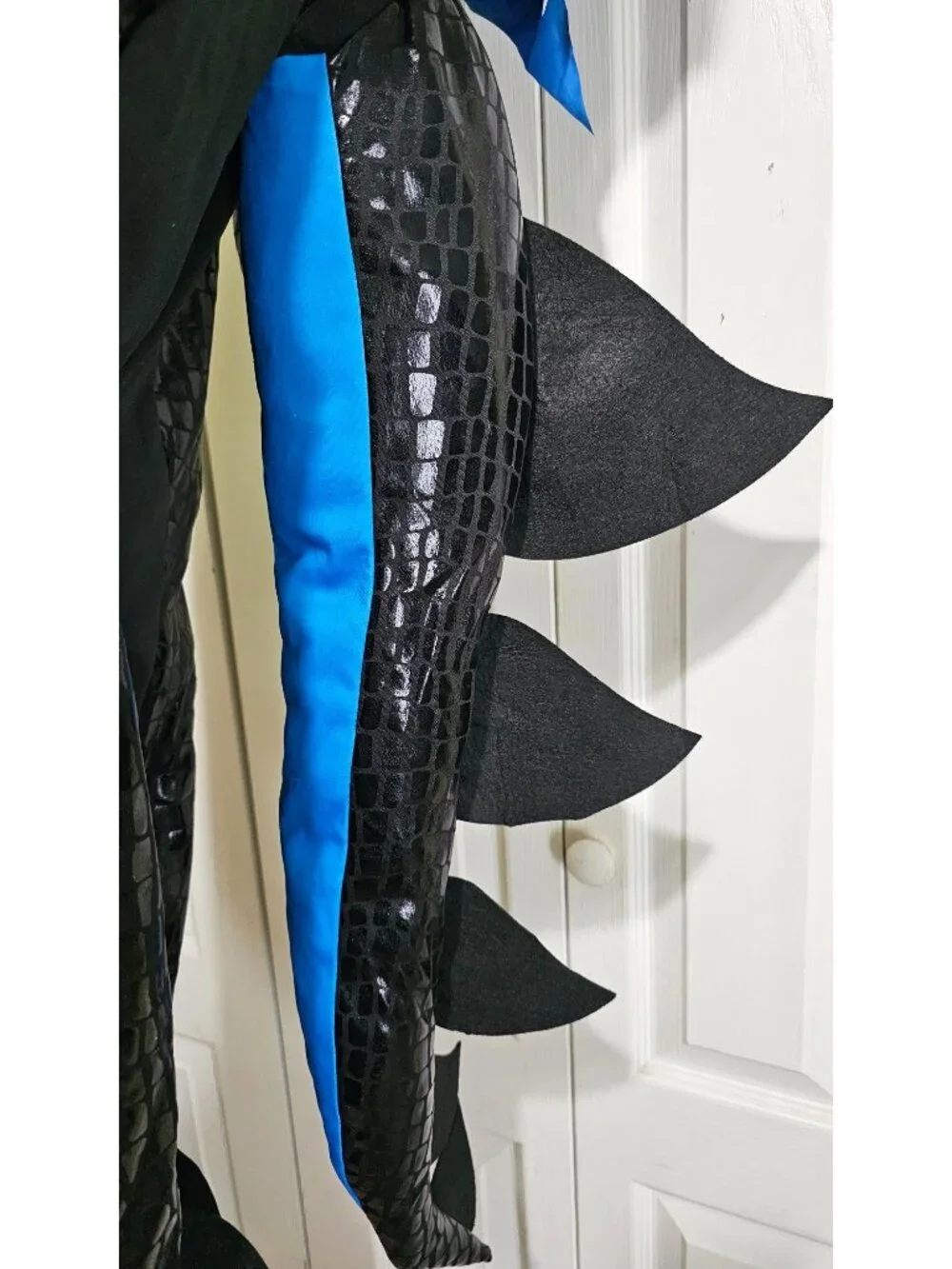 Deadly Dragon Kids Costume Black Blue scales Mask Tail Wings Halloween Boys XL - Picture 4 of 6